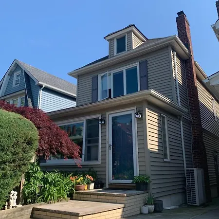 Separate Big Room Near Jfk And Laguardia Airport